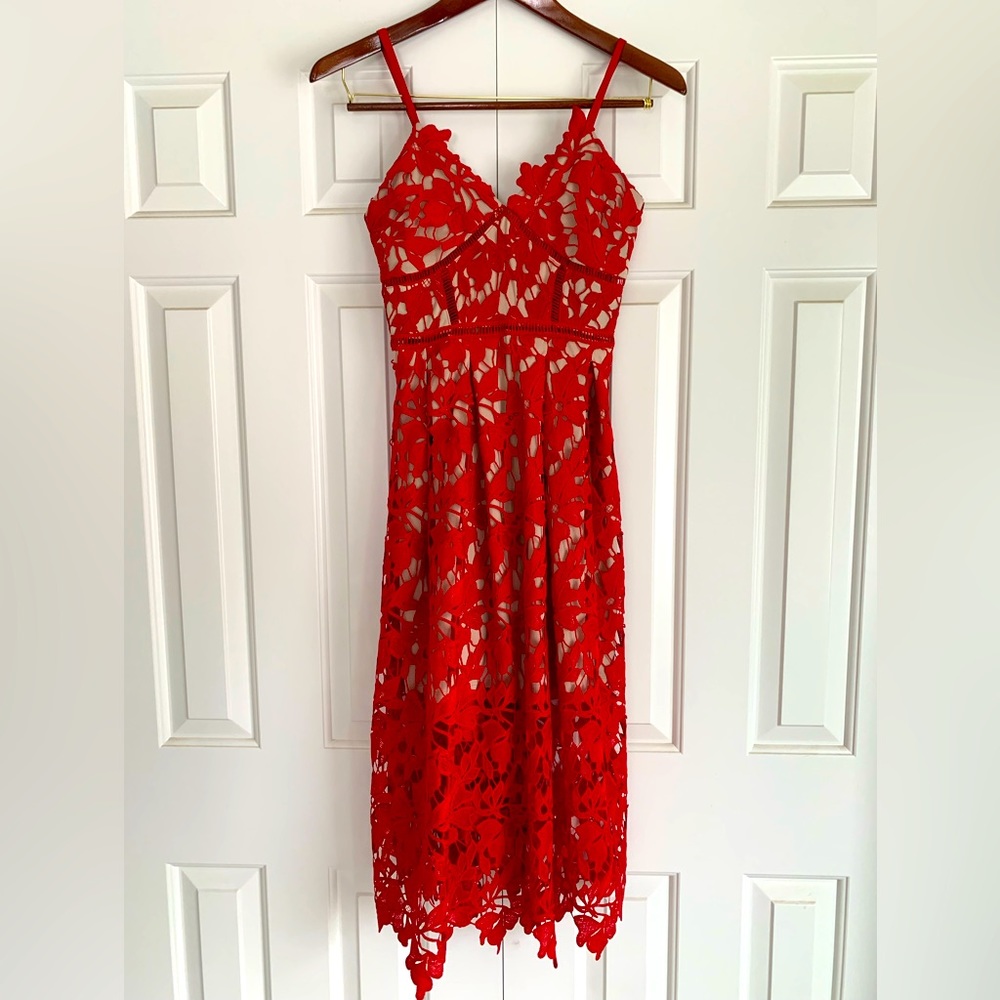 Love…ady lace midi dress.